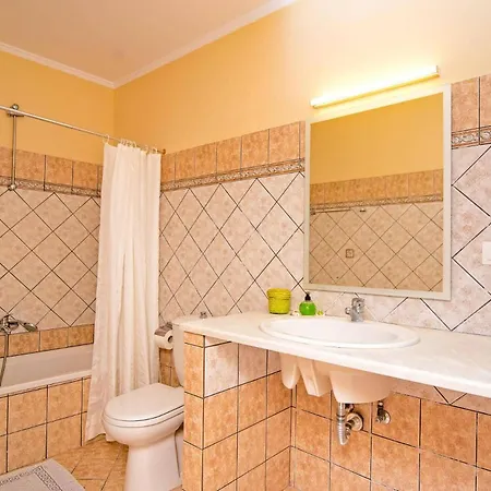 Annie By Vilă Kassiopi